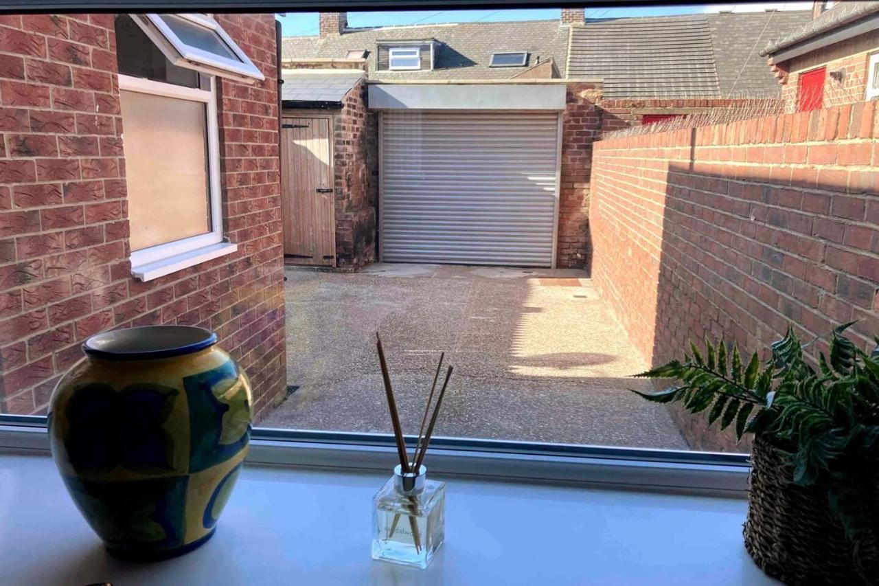2 Bed Easy Access To Whole * Sunderland (Tyne and Wear)