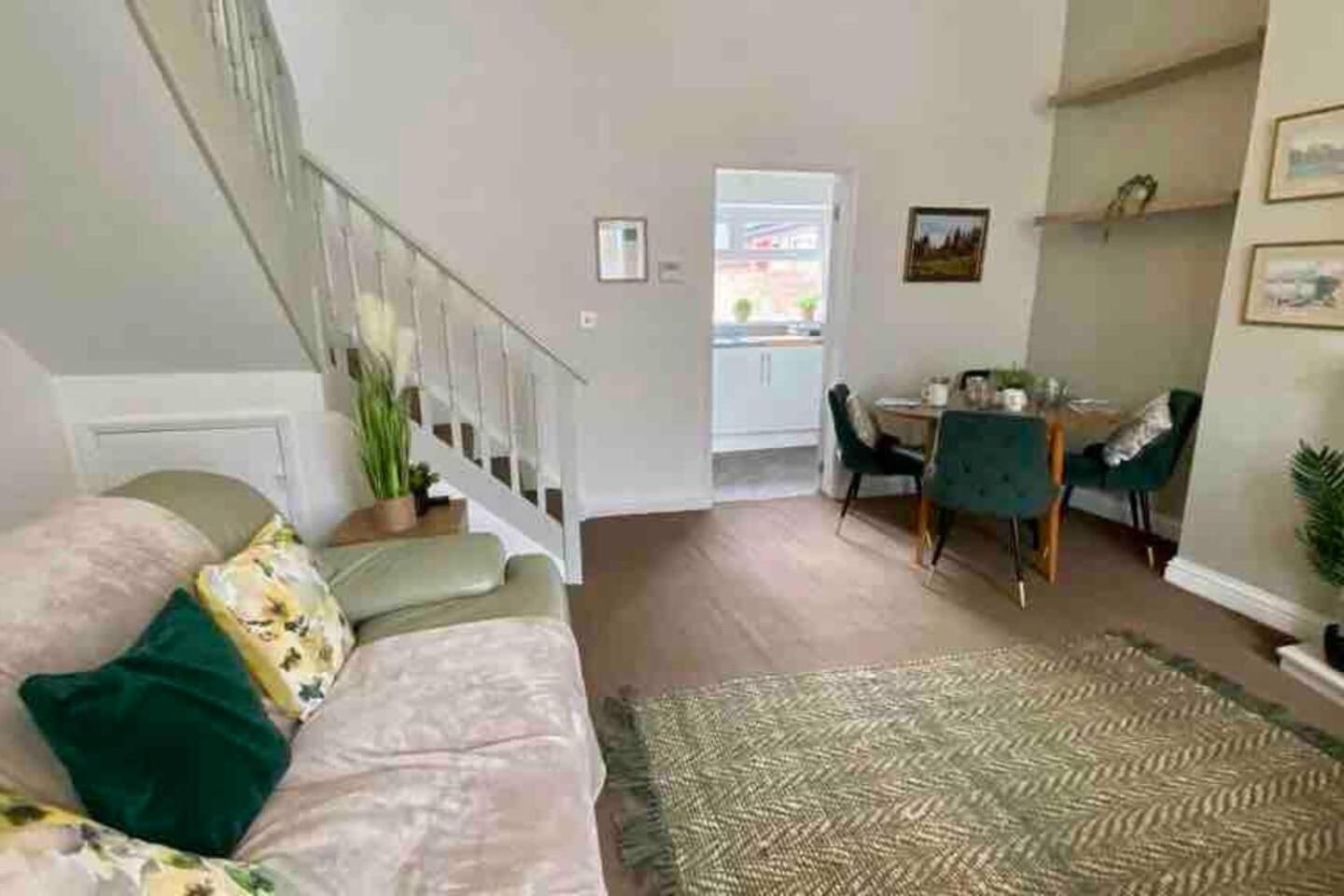 2 Bed Easy Access To Whole